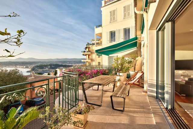 Appartement F4 à louer - 4 pièces - 142.56 m2 - NICE - 06 - PROVENCE-ALPES-COTE-D-AZUR - Century 21 Lafage Transactions