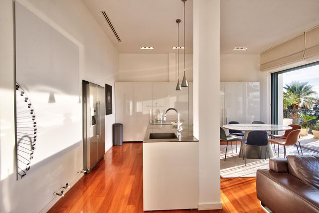 Appartement F4 à louer - 4 pièces - 142.56 m2 - NICE - 06 - PROVENCE-ALPES-COTE-D-AZUR - Century 21 Lafage Transactions