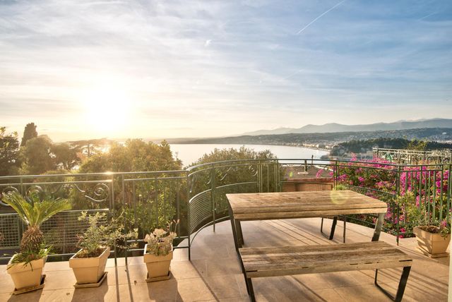 Appartement F4 à louer - 4 pièces - 142.56 m2 - NICE - 06 - PROVENCE-ALPES-COTE-D-AZUR - Century 21 Lafage Transactions