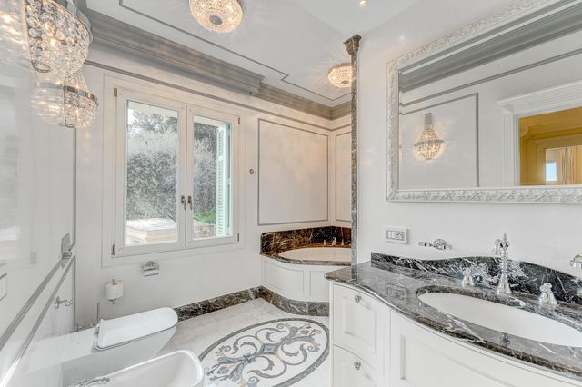 maison à vendre - 6 pièces - 643.0 m2 - VILLEFRANCHE SUR MER - 06 - PROVENCE-ALPES-COTE-D-AZUR - Century 21 Lafage Transactions