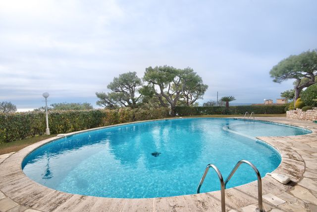 Appartement F4 à vendre - 4 pièces - 131.05 m2 - VILLEFRANCHE SUR MER - 06 - PROVENCE-ALPES-COTE-D-AZUR - Century 21 Lafage Transactions