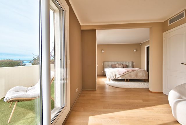 Appartement F4 à vendre - 4 pièces - 131.05 m2 - VILLEFRANCHE SUR MER - 06 - PROVENCE-ALPES-COTE-D-AZUR - Century 21 Lafage Transactions