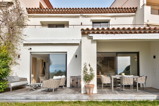 Appartement F4 à vendre - 4 pièces - 131.05 m2 - VILLEFRANCHE SUR MER - 06 - PROVENCE-ALPES-COTE-D-AZUR - Century 21 Lafage Transactions
