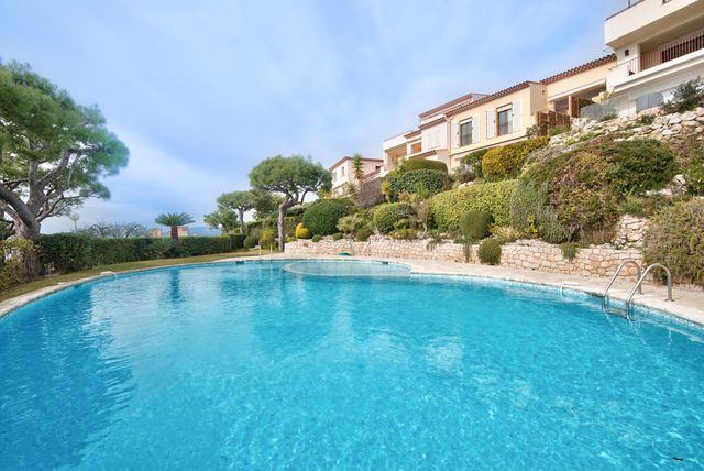 Appartement F4 à vendre - 4 pièces - 131.05 m2 - VILLEFRANCHE SUR MER - 06 - PROVENCE-ALPES-COTE-D-AZUR - Century 21 Lafage Transactions