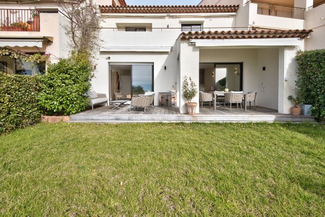 Appartement F4 à vendre - 4 pièces - 131.05 m2 - VILLEFRANCHE SUR MER - 06 - PROVENCE-ALPES-COTE-D-AZUR - Century 21 Lafage Transactions