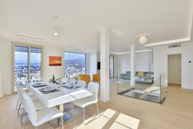 maison à vendre - 7 pièces - 261.3 m2 - NICE - 06 - PROVENCE-ALPES-COTE-D-AZUR - Century 21 Lafage Transactions