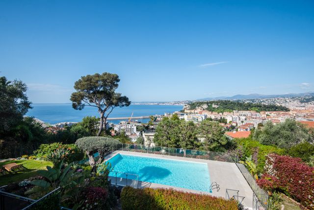 Appartement F6 à vendre - 6 pièces - 200.12 m2 - NICE - 06 - PROVENCE-ALPES-COTE-D-AZUR - Century 21 Lafage Transactions