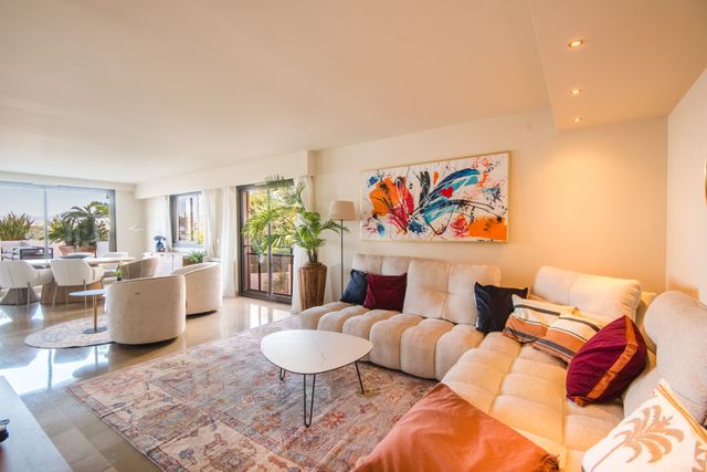 Appartement F6 à vendre - 6 pièces - 200.12 m2 - NICE - 06 - PROVENCE-ALPES-COTE-D-AZUR - Century 21 Lafage Transactions