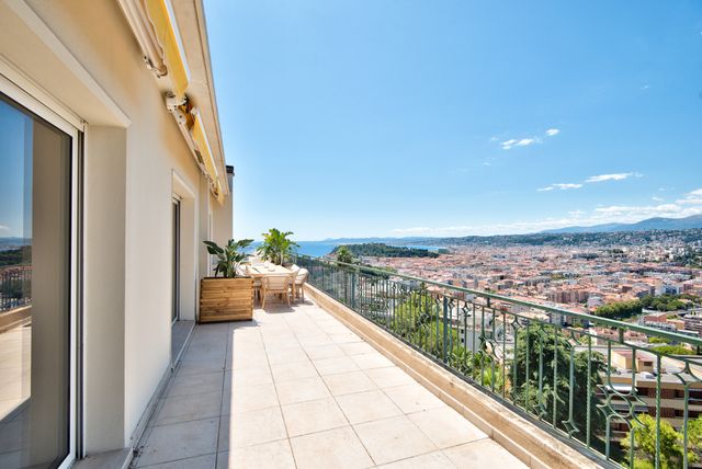 Appartement F5 à vendre - 5 pièces - 167.33 m2 - NICE - 06 - PROVENCE-ALPES-COTE-D-AZUR - Century 21 Lafage Transactions