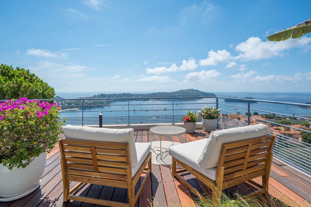maison à vendre - 6 pièces - 187.72 m2 - VILLEFRANCHE SUR MER - 06 - PROVENCE-ALPES-COTE-D-AZUR - Century 21 Lafage Transactions