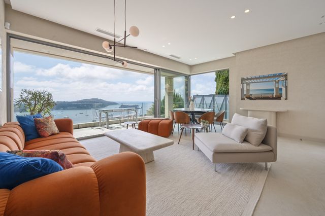 maison à vendre - 6 pièces - 187.72 m2 - VILLEFRANCHE SUR MER - 06 - PROVENCE-ALPES-COTE-D-AZUR - Century 21 Lafage Transactions