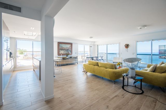 Appartement F4 à vendre - 4 pièces - 123.02 m2 - NICE - 06 - PROVENCE-ALPES-COTE-D-AZUR - Century 21 Lafage Transactions