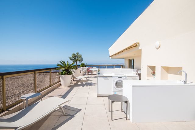 Appartement F4 à vendre - 4 pièces - 123.02 m2 - NICE - 06 - PROVENCE-ALPES-COTE-D-AZUR - Century 21 Lafage Transactions
