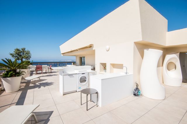 Appartement F4 à vendre - 4 pièces - 123.02 m2 - NICE - 06 - PROVENCE-ALPES-COTE-D-AZUR - Century 21 Lafage Transactions