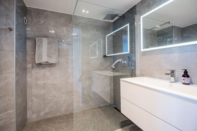 Appartement F4 à vendre - 4 pièces - 123.02 m2 - NICE - 06 - PROVENCE-ALPES-COTE-D-AZUR - Century 21 Lafage Transactions