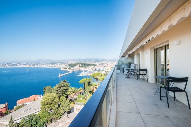 Appartement F4 à vendre - 4 pièces - 123.02 m2 - NICE - 06 - PROVENCE-ALPES-COTE-D-AZUR - Century 21 Lafage Transactions