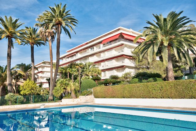 Appartement F3 à vendre - 3 pièces - 87.81 m2 - NICE - 06 - PROVENCE-ALPES-COTE-D-AZUR - Century 21 Lafage Transactions