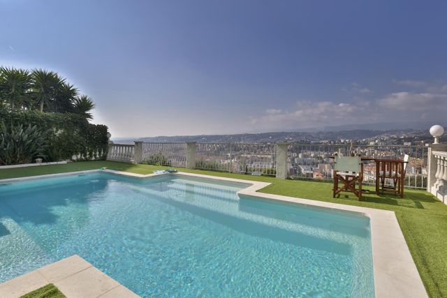 maison à vendre - 7 pièces - 261.3 m2 - NICE - 06 - PROVENCE-ALPES-COTE-D-AZUR - Century 21 Lafage Transactions