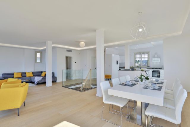 maison à vendre - 7 pièces - 261.3 m2 - NICE - 06 - PROVENCE-ALPES-COTE-D-AZUR - Century 21 Lafage Transactions